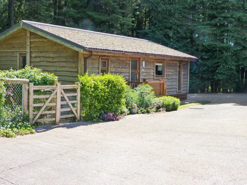 Cottage with garden | River view - Image 1