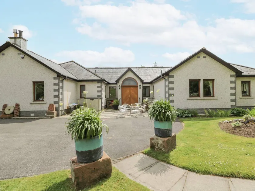 Child-friendly cottage with garden | Dogs allowed - Image 1