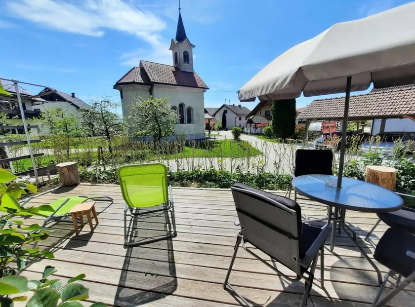 Appartement avec terrasse et jardin - Image 1