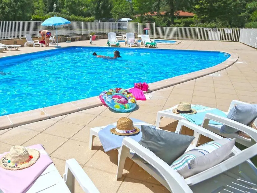 Mobile home with terrace & heated pool - Image 1
