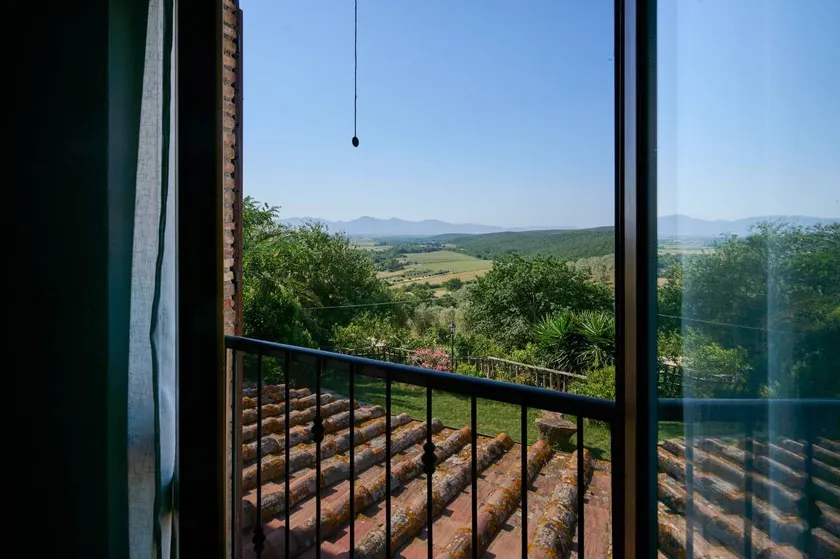 Flat with garden, terrace & pool - Image 1