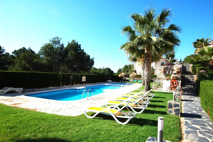 Voll ausgestattete schöne Ferienwohnung mit Pool und Garten - Image 1