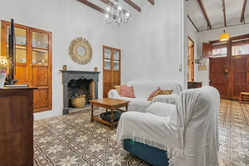 House | City view - Image 1