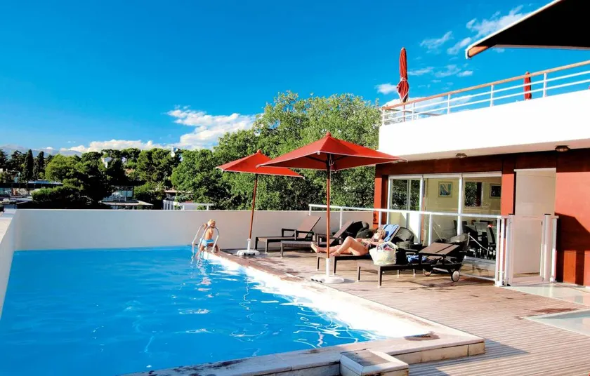 Merveilleux appartement adapté aux familles avec terrasse, piscine et jardin | Avec animaux bienvenus - Image 1