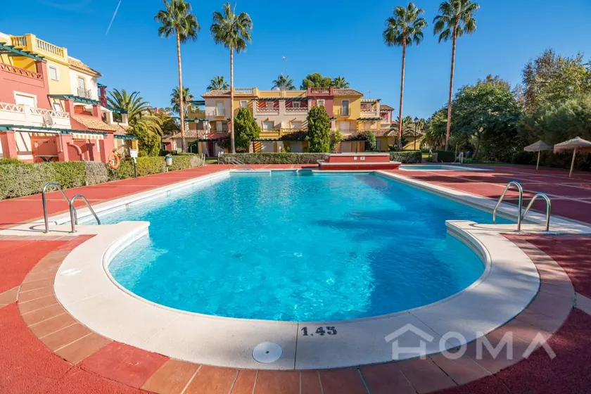 Holiday apartment with garden, terrace & pool - Image 1