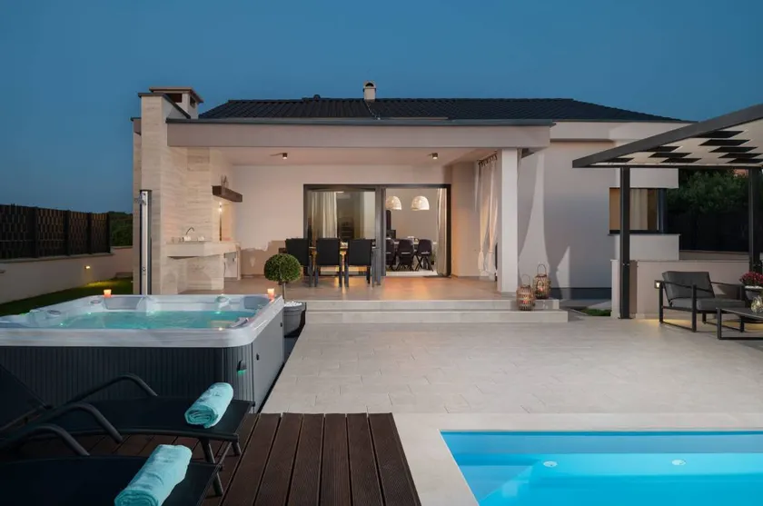 Villa mit privatem Pool, Grill und Garten | Bergblick - Image 1