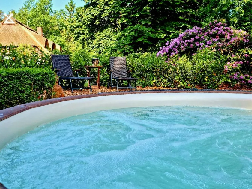 Fully equipped ample house with terrace, BBQ & hot tub - Image 1