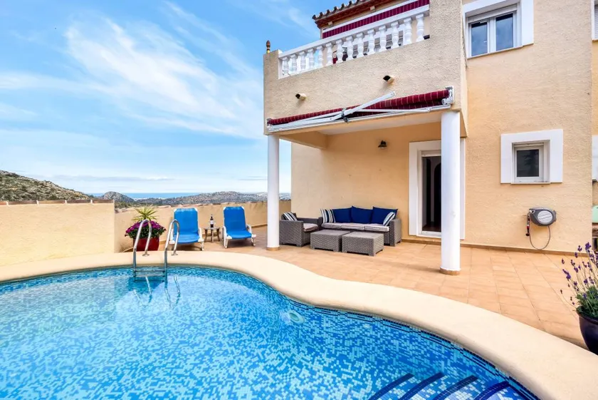 Fully equipped beautiful holiday home with terrace, private pool & garden | Mountain view | Pet-friendly - Image 1