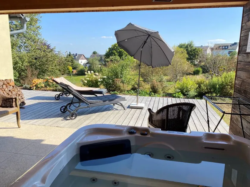 Casa con piscina privata, giardino e terrazza | Vista sulla natura - Image 1