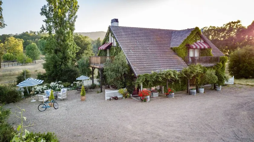 Orchard Hill Farm by AvantStay - Image 1