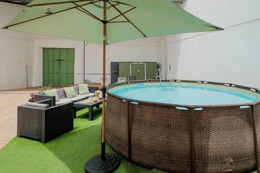 Maison avec piscine et terrasse - Image 1