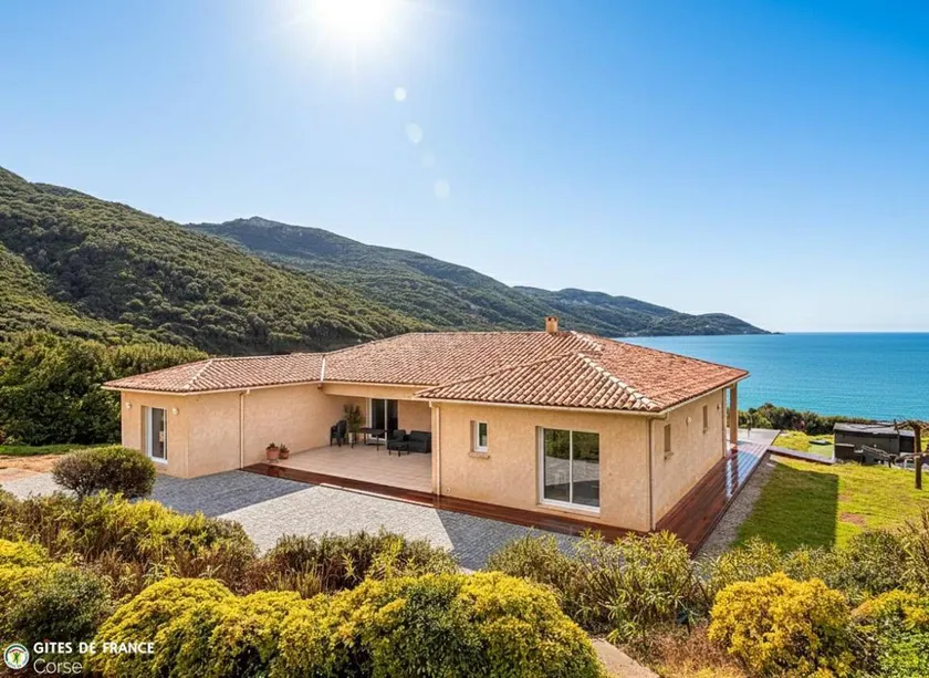Meraviglioso gîte totalmente attrezzato con terrazza, barbecue e giardino | Vista sul mare - Image 1