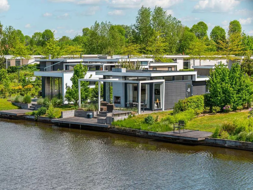 Chalet with pool - Image 1
