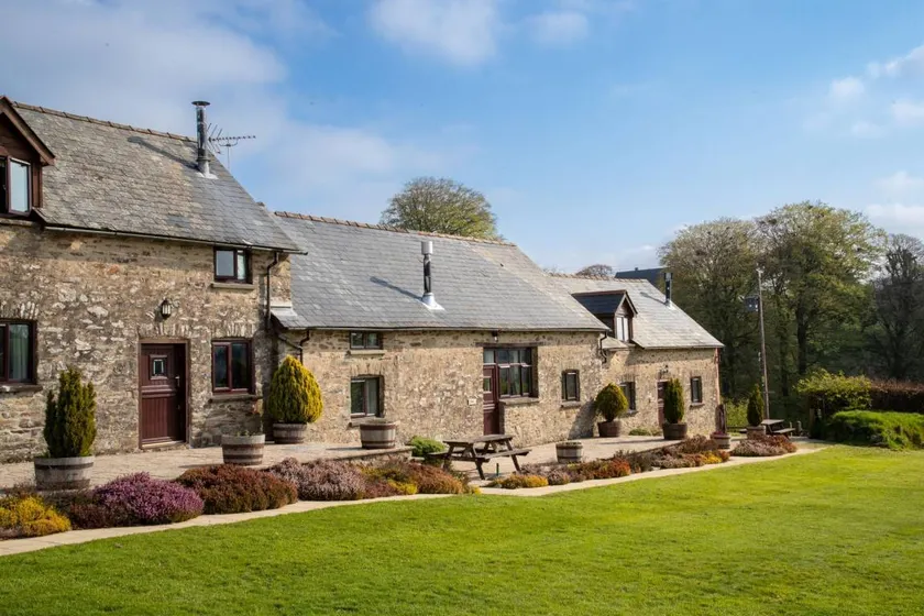 Cottage avec barbecue, jardin et jacuzzi - Image 1