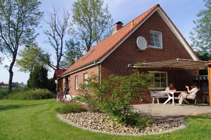 House with terrace & garden - Image 1