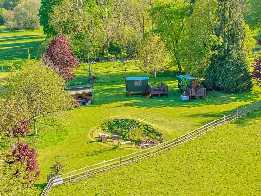 Chalet con jardín - Image 1