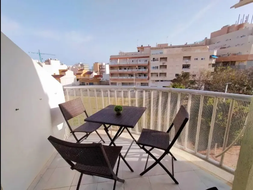 Cozy Apartment 300 m from the Beach with Lake View, Wi-Fi & Air Conditioning - Image 1