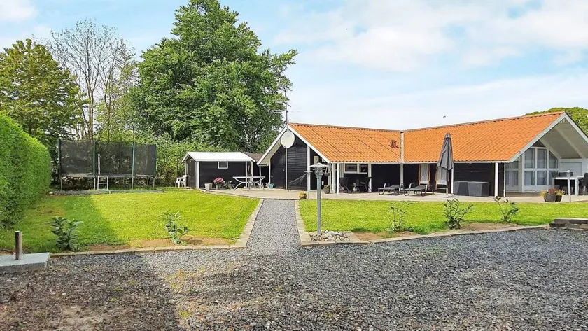 Nice house with garden, terrace & sauna - Image 1