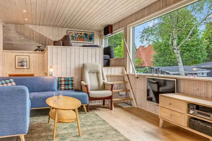 Child-friendly house with BBQ & terrace | Sea view | Beach nearby - Image 1