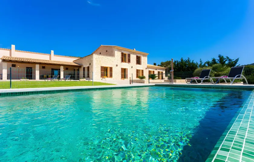 Maison de vacances adaptée aux familles avec barbecue, piscine privée et jardin | Vue jardin - Image 1