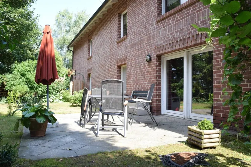 Appartamento con griglia, giardino e terrazza | Vista sul giardino - Image 1