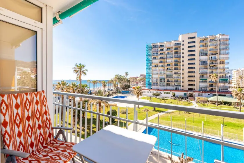 Appartement avec terrasse, jardin et piscine | Vue montagne - Image 1