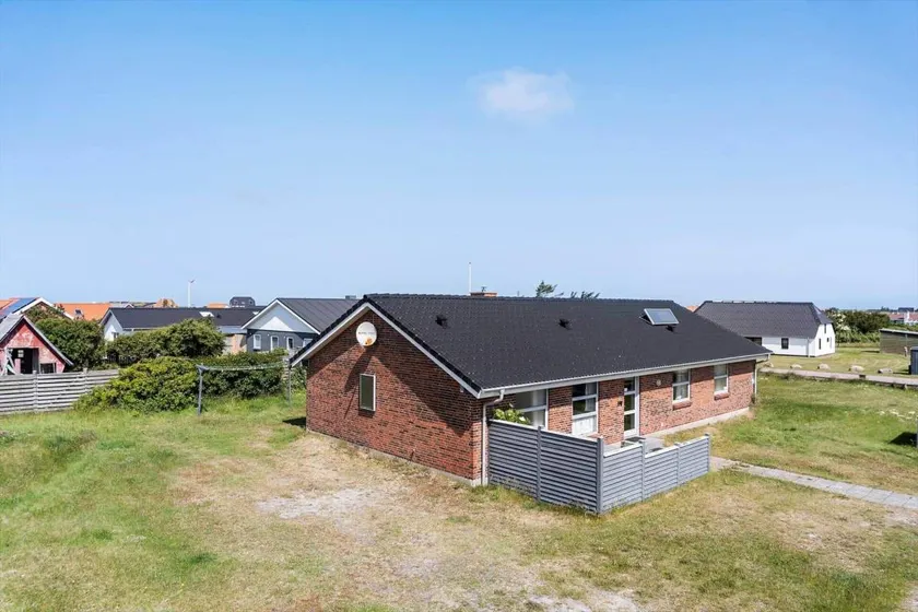 Big holiday home with sauna, jacuzzi & barbeque | Pet-friendly - Image 1