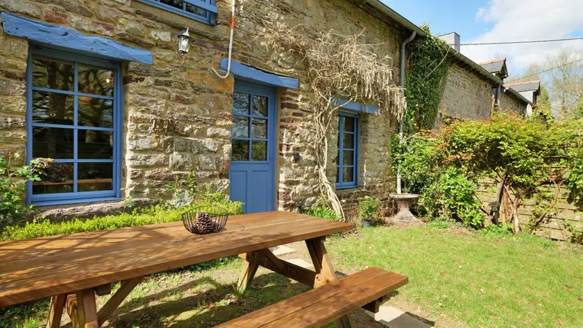 Holiday Home “Gîte La Longère de Brocéliande” with Private Garden - Image 1
