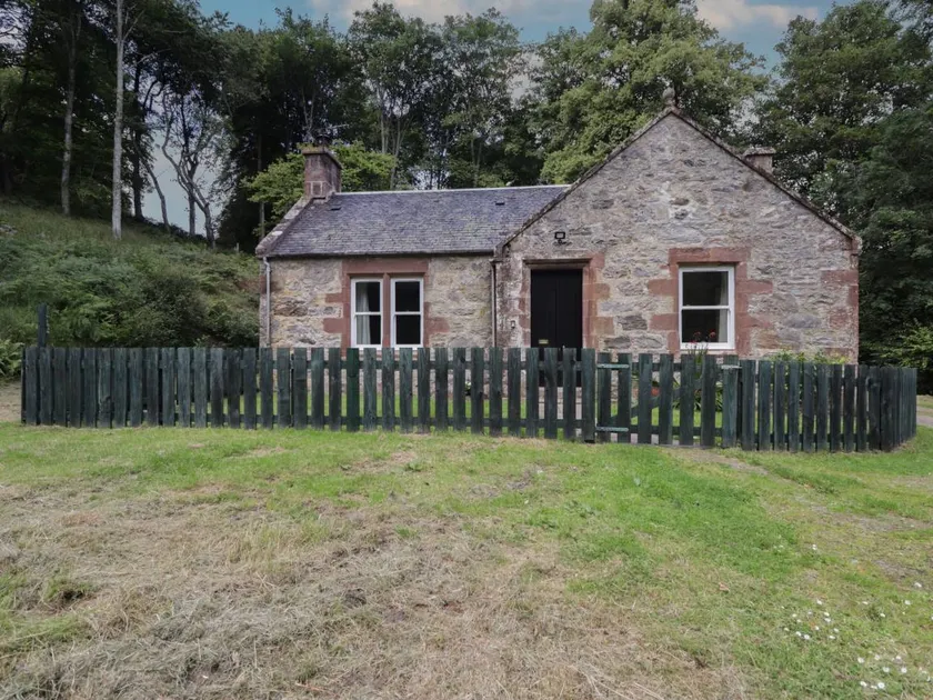 Child-friendly cottage with garden | Pets allowed - Image 1