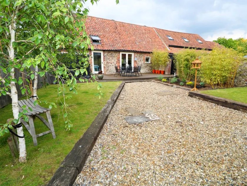 Cottage with garden - Image 1