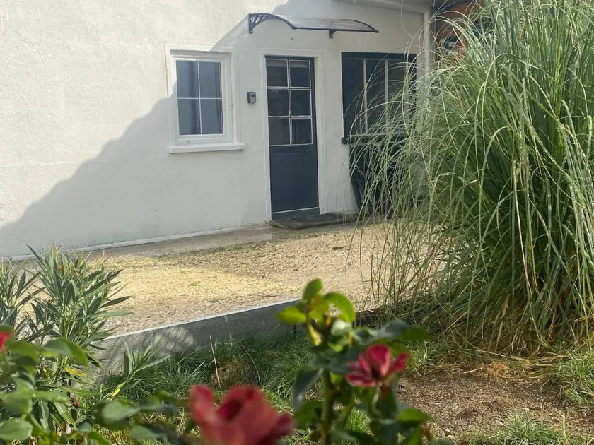 Small house quiet area in Bourges - Image 1