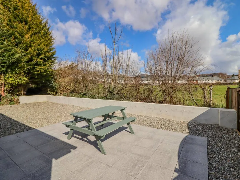 Cottage with garden - Image 1