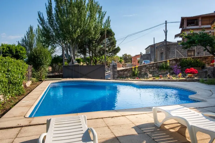 Fully equipped house with private pool | Mountain view | Good for workation | Pets are welcome - Image 1