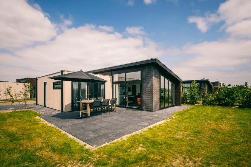 Holiday home with terrace & garden - Image 1