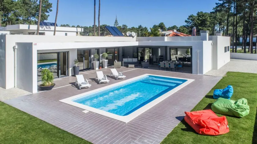 Villa Amendoa – Moderne, kinderfreundliche Ferienvilla mit 5 Schlafzimmern in der Nähe des Strandes Fonte da Telha, mit einem eingezäunten privaten Swimmingpool, Grill und Tischtennisplatte - Image 1