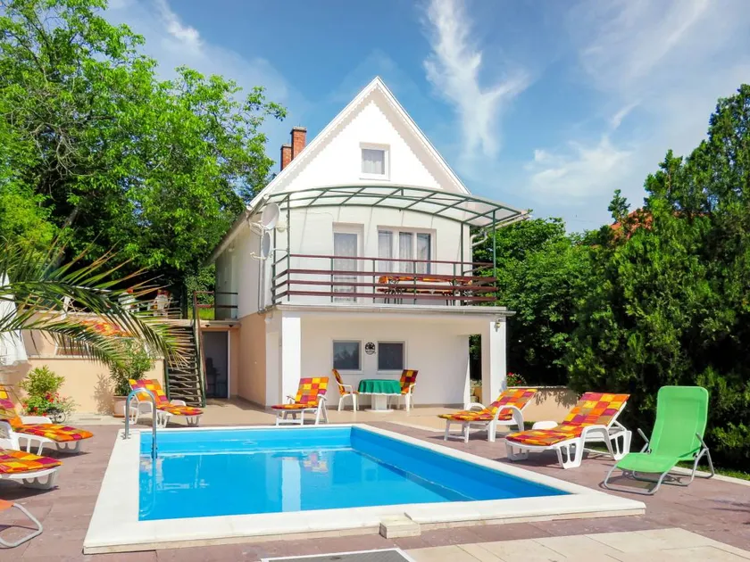 House with terrace, private pool & barbeque | Lake view - Image 1