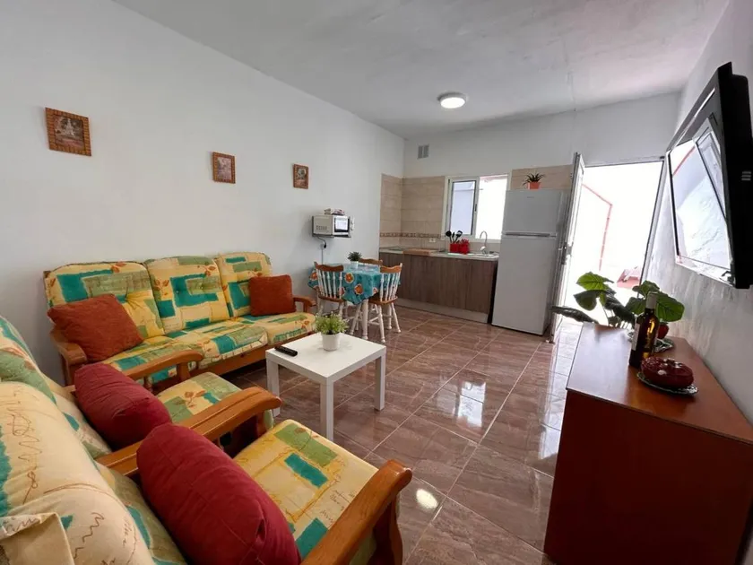 Beautiful apartment with terrace - Image 1
