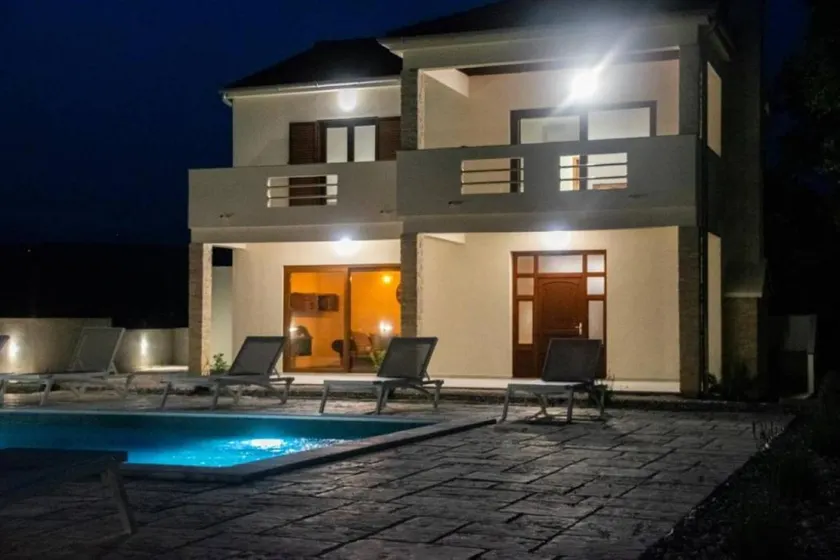 Child-friendly pleasant villa with pool, garden & BBQ | Pets are welcome - Image 1