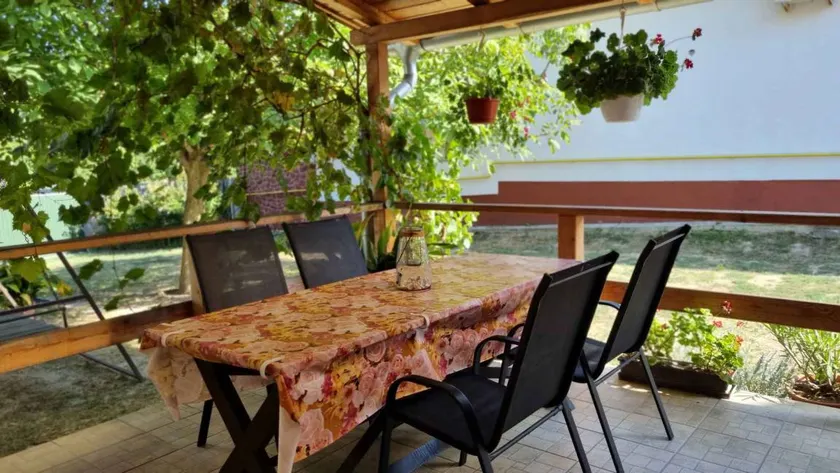 Holiday apartment with terrace & garden - Image 1