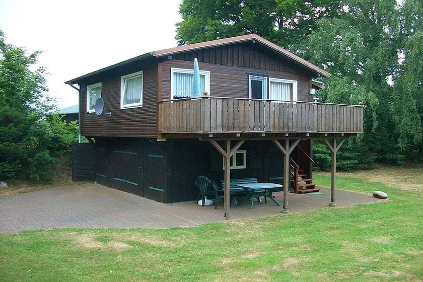 Holiday home with terrace & garden - Image 1