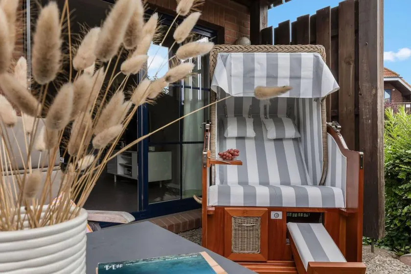 Holiday apartment with BBQ, garden & terrace - Image 1