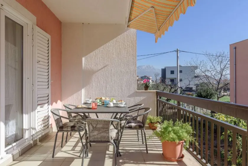 Apartment with terrace & BBQ | Garden view - Image 1