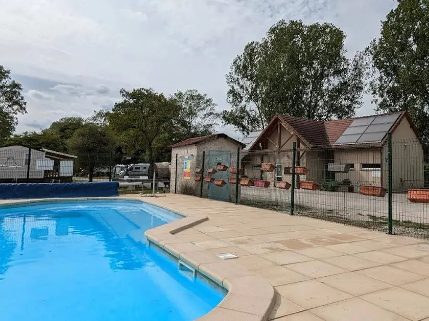 Mobile home with terrace & heated pool | Pets are welcome - Image 1