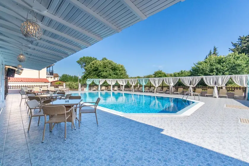 Wonderful flat with pool | Next to the beach - Image 1