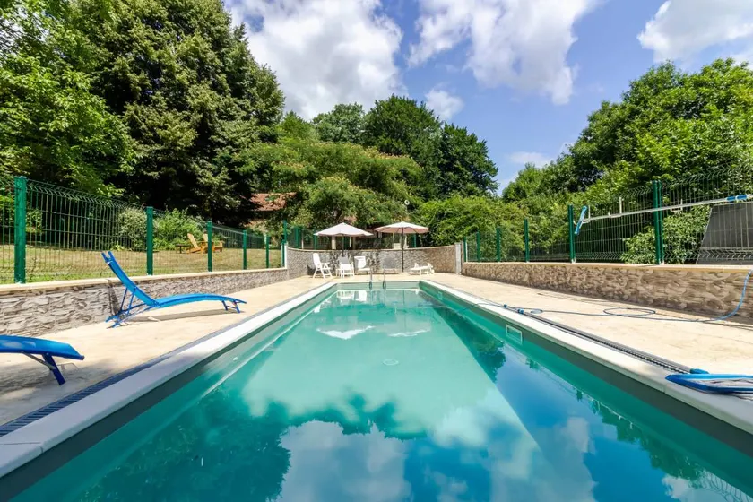 House with barbecue, terrace & private pool - Image 1