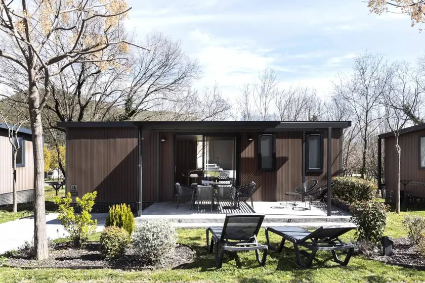 Mobile home with terrace - Image 1