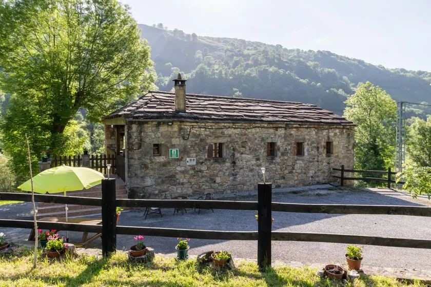 Country House 'Lo Miñarro' with Mountain View, Private Terrace and Wi-Fi - Image 1