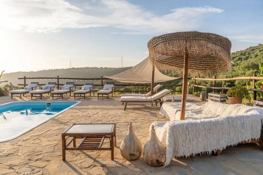 Children-friendly charming house with BBQ, private pool & terrace | Mountain view | Good for workation | Pets allowed - Image 1
