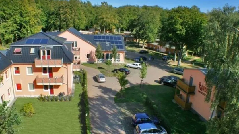 Child-friendly nice apartment with terrace, garden & pool - Image 1