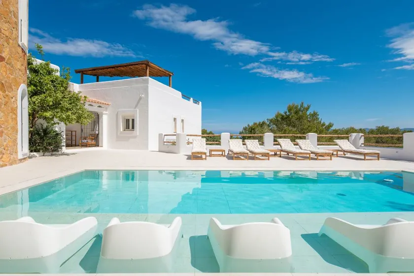 Villa with barbeque, terrace & private pool - Image 1